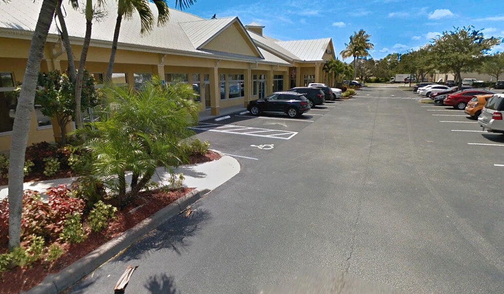 More Photos Of 1601-1619 NW Federal Hwy, Stuart Storefront Retail Office For Lease