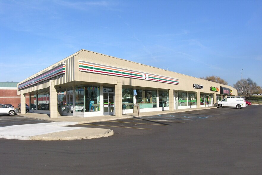Primary Photo Of 31040-31070 Gratiot Ave, Roseville Freestanding For Lease