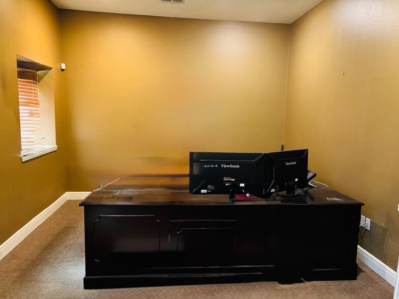 More Photos Of 18128 Kieth Harrow Blvd, Houston Warehouse For Lease