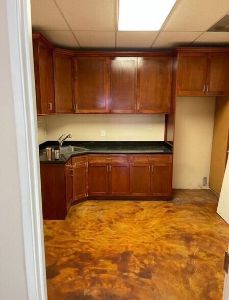 More Photos Of 5938-5940 Laurel Canyon Blvd, North Hollywood Freestanding For Lease