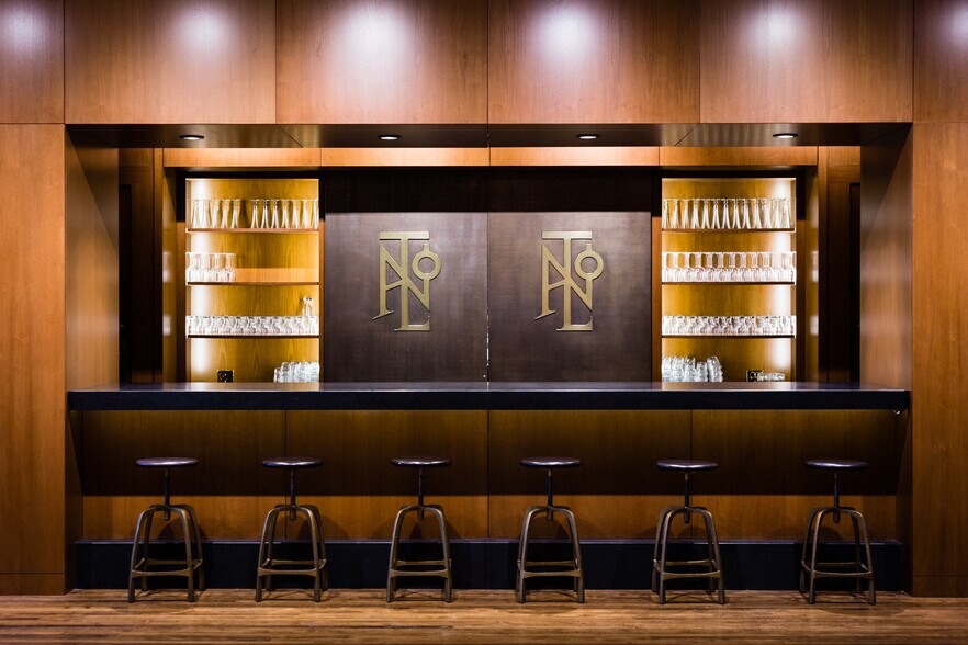 More Photos Of 125 S Clark St, Chicago Loft Creative Space For Lease