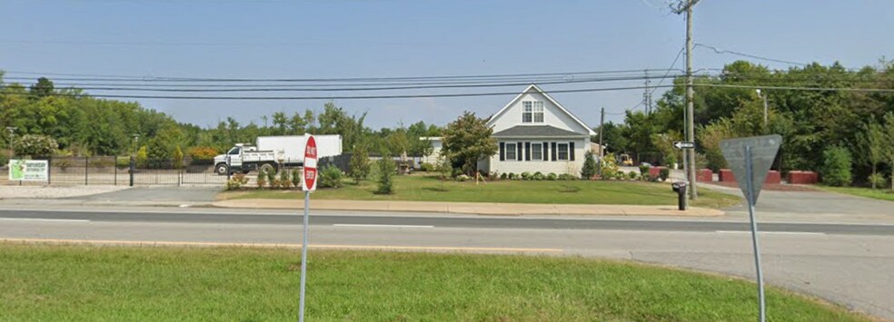 More Photos Of 5580 DuPont Pky, Smyrna Unknown For Lease