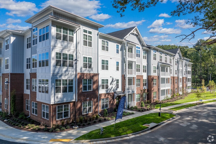 More Photos Of 12400 Dutton Rd, Midlothian Apartments For Sale
