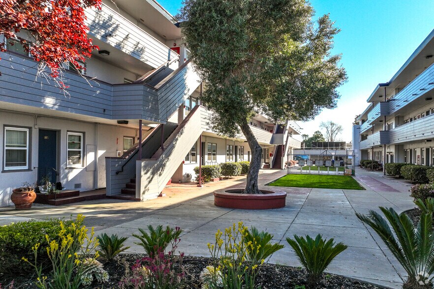 More Photos Of 2555-2567 Foothill Blvd, Oakland Apartments For Sale