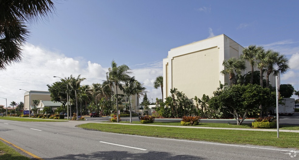 More Photos Of 2901 N Federal Hwy, Boca Raton Hotel For Lease