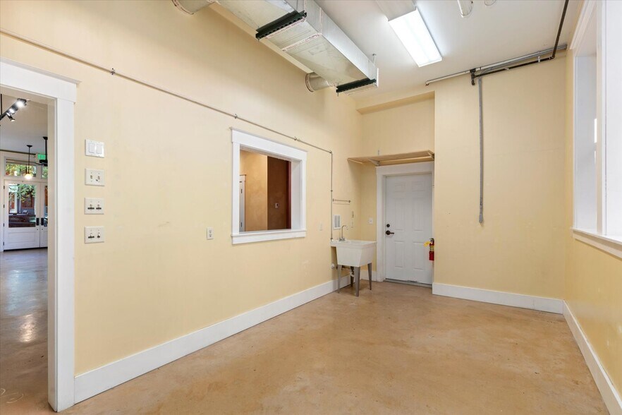 More Photos Of 902 S Main St, Buena Vista Storefront Retail Residential For Sale