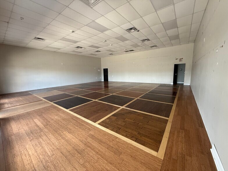 More Photos Of 21755 I45 N, Spring Showroom For Lease