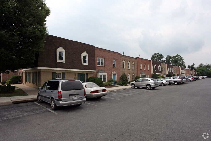 More Photos Of 15720-15754 Crabbs Branch Way, Rockville Showroom For Lease
