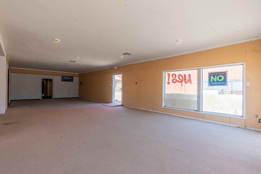 More Photos Of 1502 S Texas Ave, Bryan Light Distribution For Lease