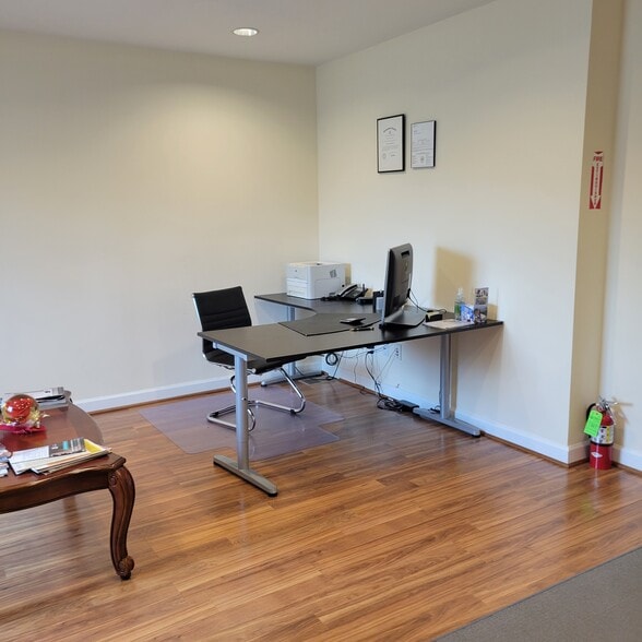 More Photos Of 8990-9002 Fern Park Dr, Burke Medical For Sale