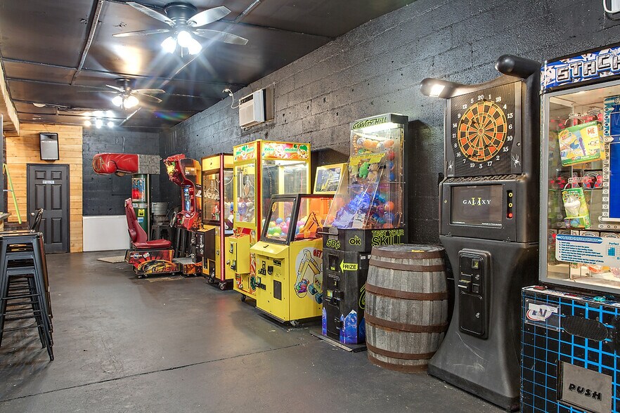 More Photos Of 418 Washington St, Chattahoochee Storefront For Sale