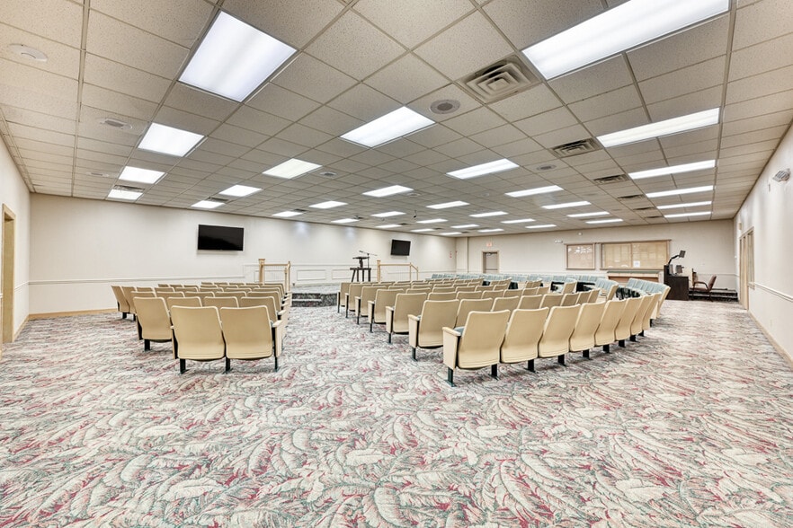 More Photos Of 5135 College St, Jacksonville Religious Facility For Sale