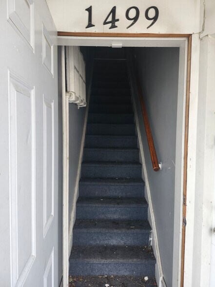 More Photos Of 1499 Main St E, Hamilton Storefront Retail Residential For Sale