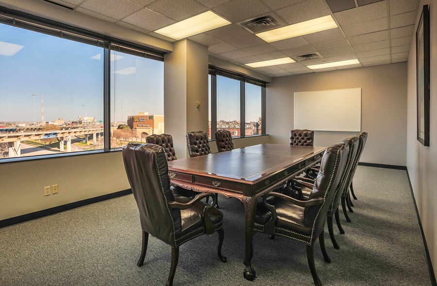 More Photos Of 2201 Main St, Dallas Office For Lease
