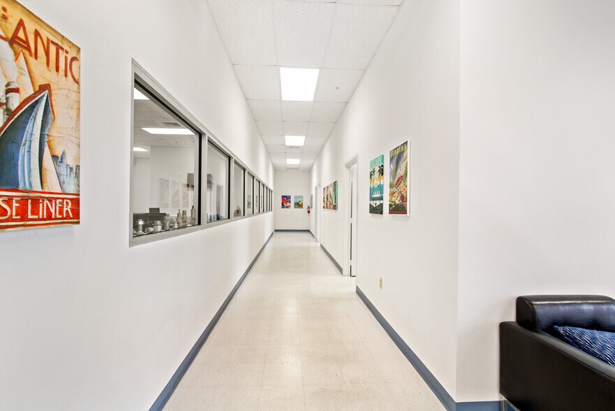 More Photos Of 2805-2889 N Commerce Pky, Miramar Distribution For Lease