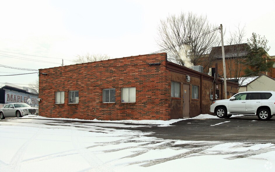 More Photos Of 5396 Lee Rd, Maple Heights General Retail For Lease