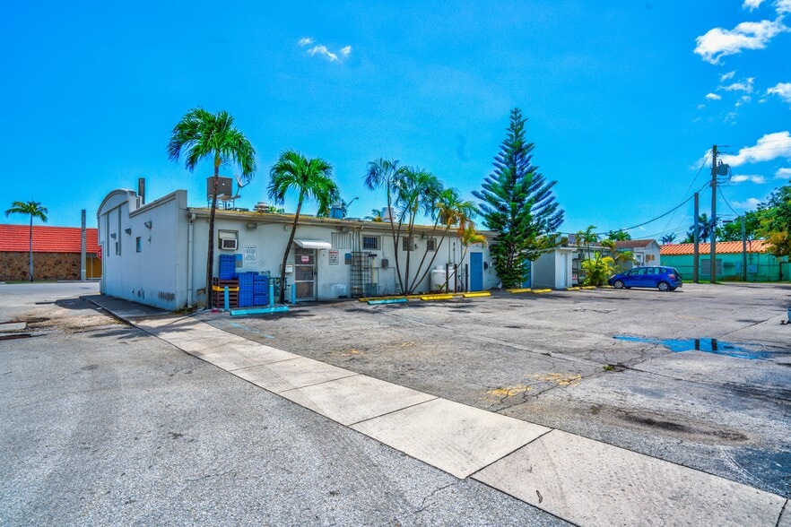 More Photos Of 1200-1220 S Federal Hwy, Dania Unknown For Lease