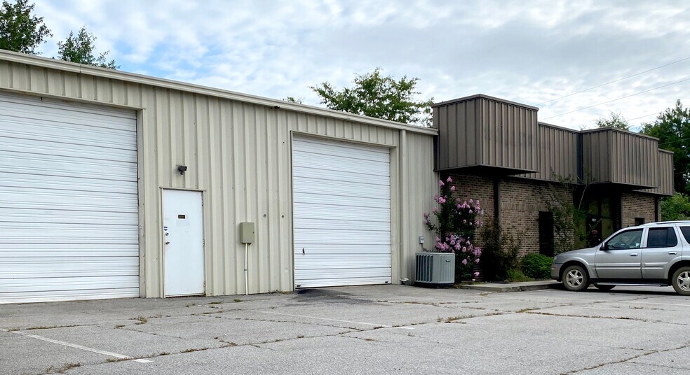 More Photos Of 133 Vera Rd, Lexington Showroom For Lease