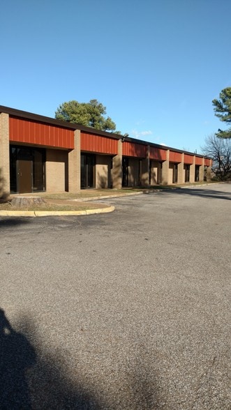 More Photos Of 3035 Directors Row, Memphis Flex For Lease