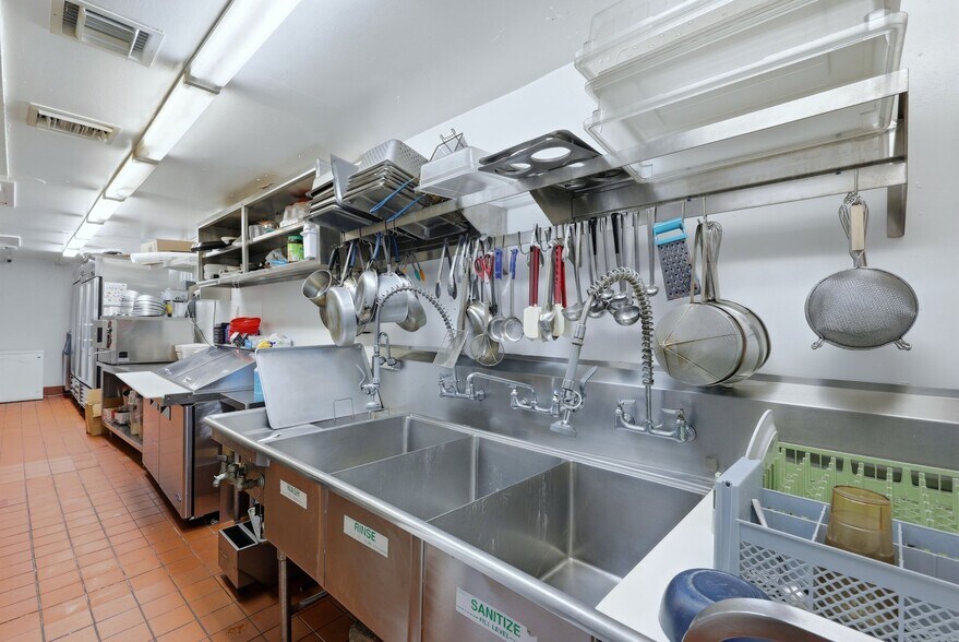 More Photos Of 2901 Placida Rd, Englewood Restaurant For Sale