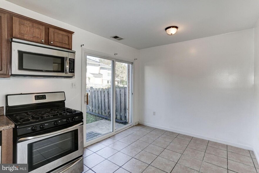 More Photos Of 11555 Laurelwalk Dr, Laurel Multifamily For Sale