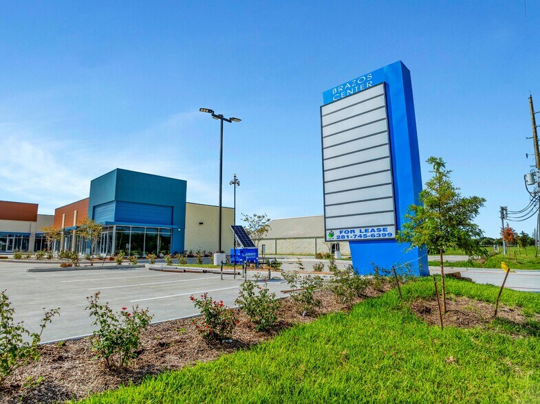 More Photos Of 1821 BF Terry Blvd, Rosenberg Freestanding For Lease