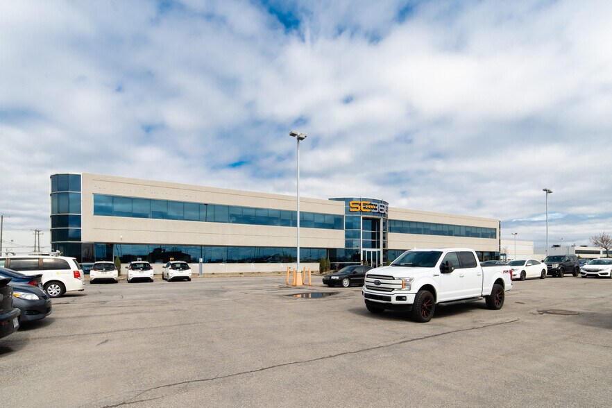 More Photos Of 2425 Pitfield, Montréal Flex For Lease