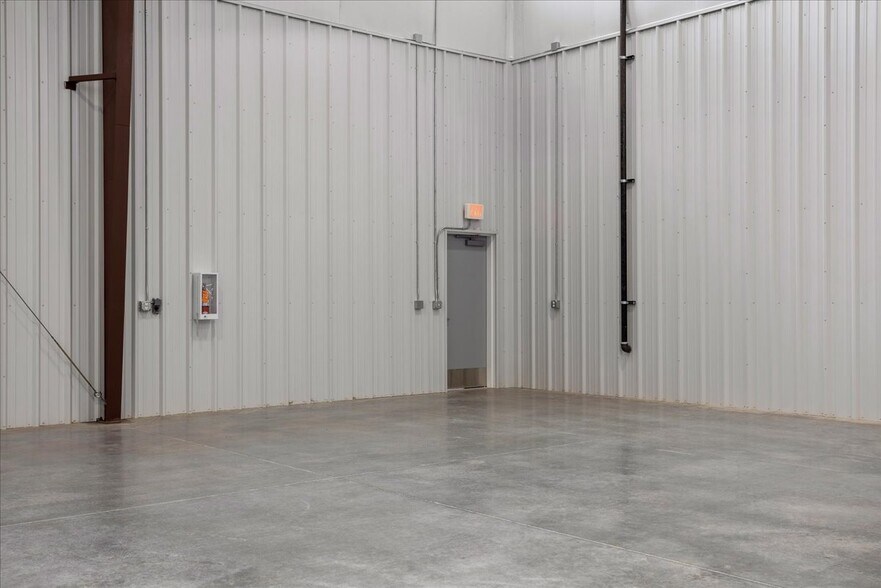 More Photos Of Mckinney Drive, Cheyenne Manufacturing For Lease