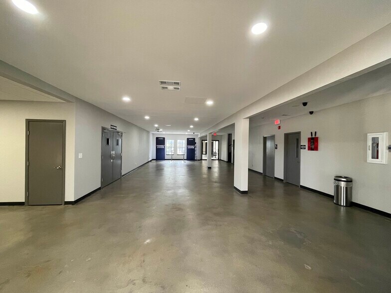 More Photos Of 6600 New York Ave, Arlington General Retail For Lease