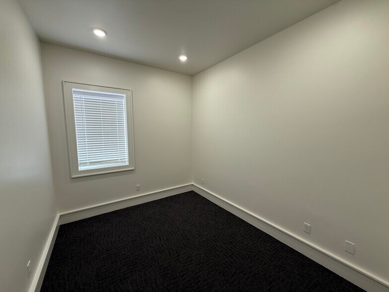 More Photos Of 8808 Valencia Ave, Lubbock Warehouse For Sale