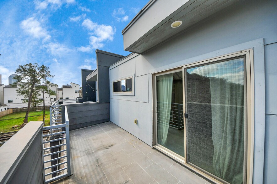More Photos Of 1708 Winter St, Houston Apartments For Sale