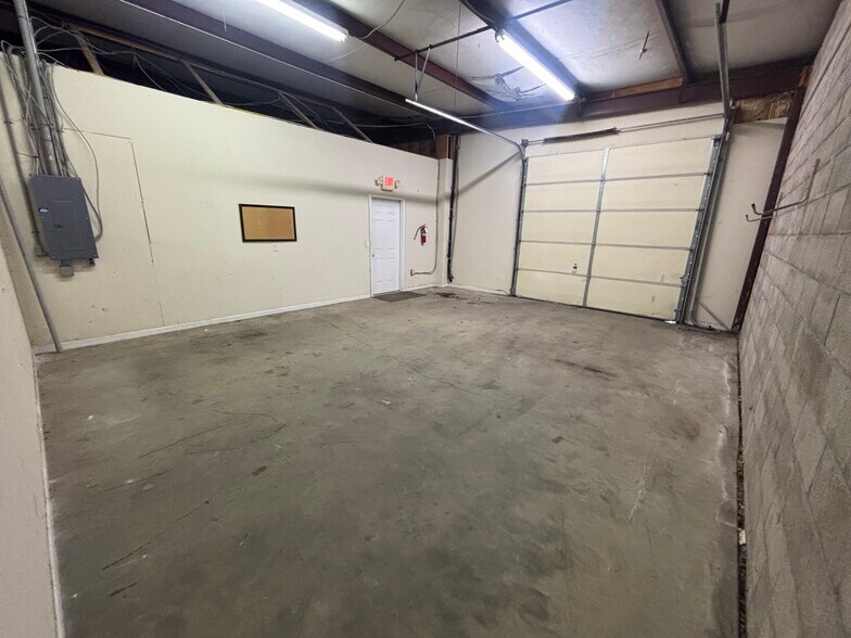 More Photos Of 109 Threet Industrial Rd, Smyrna Flex For Lease