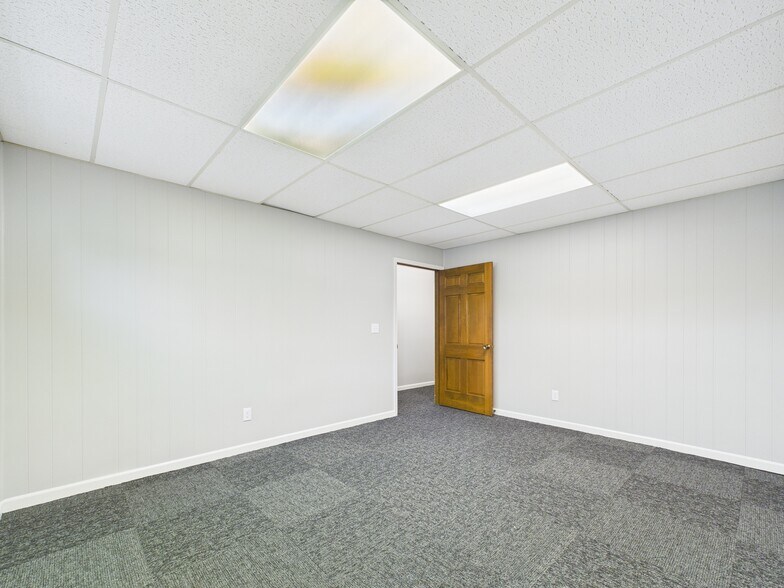 More Photos Of 427 Memorial Dr, Greenville Office For Lease