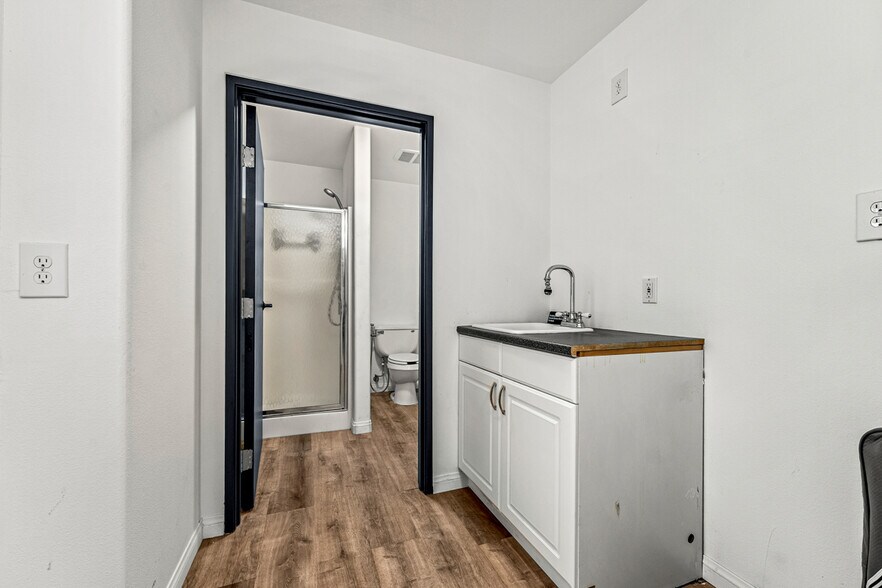 More Photos Of 2575 Fortune Way, Vista Warehouse For Sale