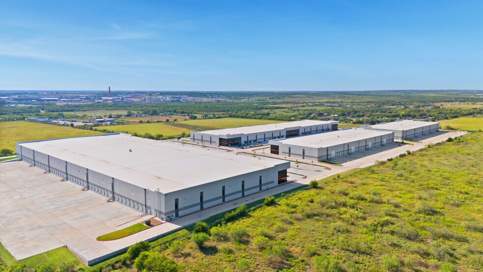 More Photos Of 11708 McAngus Rd, Del Valle Unknown For Lease