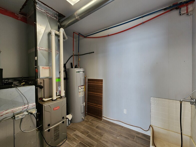 More Photos Of 635 N 9th St, Kalamazoo Freestanding For Lease