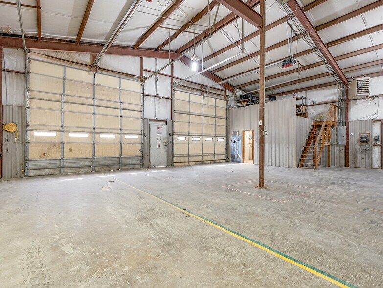 More Photos Of 122 N Hickory, Roff Flex For Sale