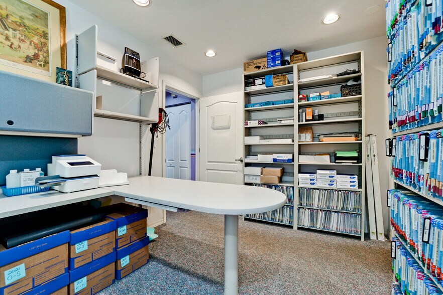 More Photos Of 1666 Mound St, Sarasota Medical For Sale