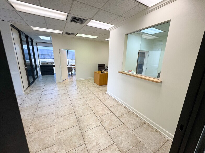 More Photos Of 1808 S Craft Hwy, Chickasaw Office For Lease