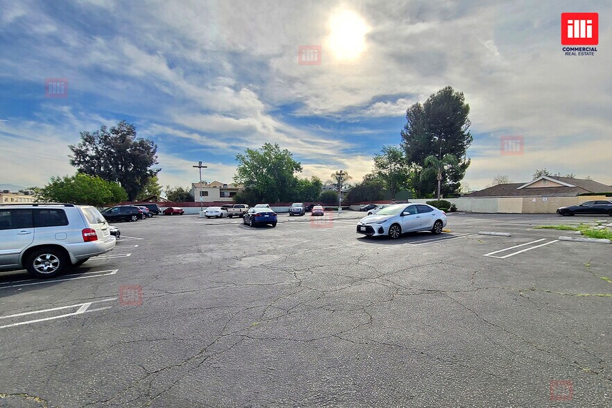 More Photos Of 17018-17056 Devonshire St, Northridge Unknown For Lease