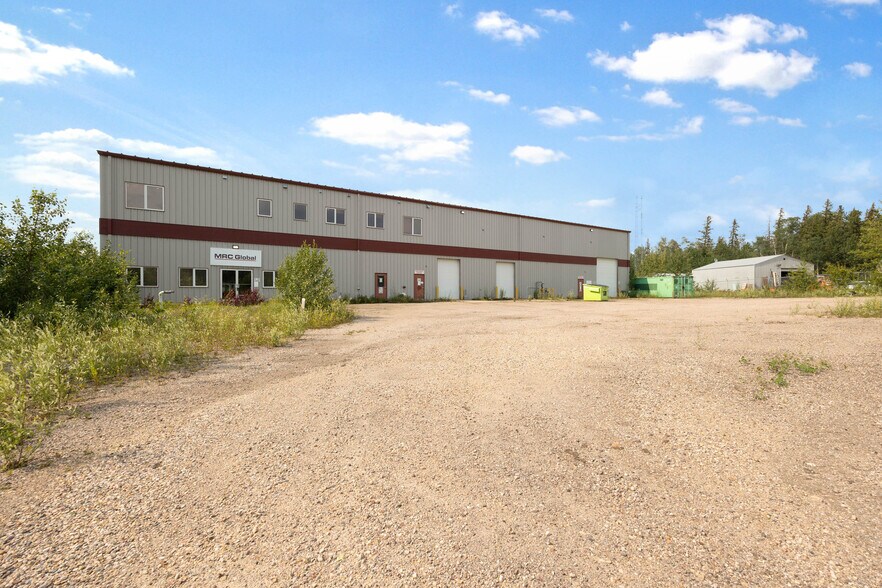 More Photos Of 105 Oak Crt, Anzac Warehouse For Sale