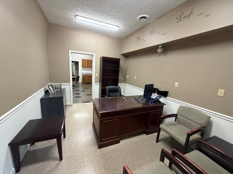 More Photos Of 319 Cathedral Manor, Bardstown Office Residential For Lease