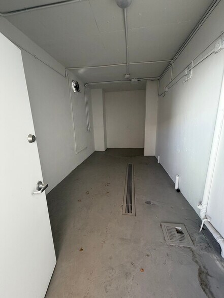 More Photos Of 345 NW 24th St, Miami Storefront Retail Office For Sale