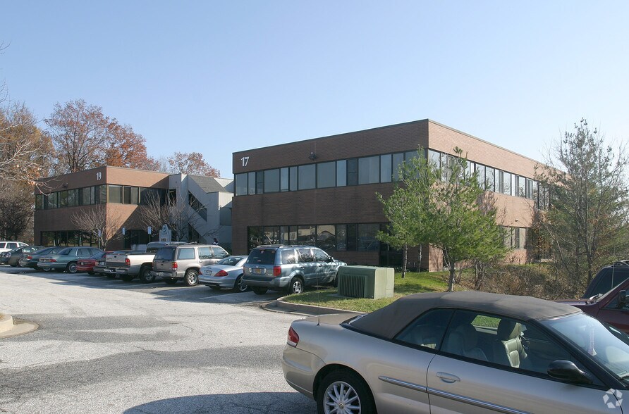 More Photos Of 17 Fontana Ln, Rosedale Office For Sale