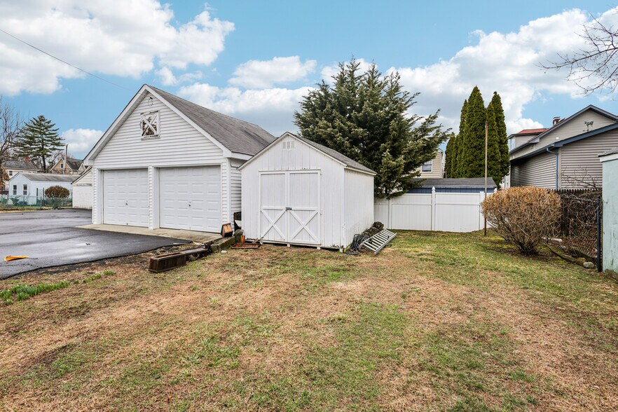 More Photos Of 43 E Main St, Stony Point Specialty For Sale