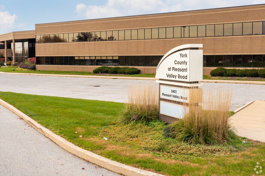 More Photos Of 2401 Pleasant Valley Rd, York Office For Lease