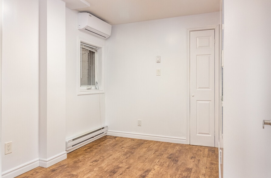 More Photos Of 3263 Lake Shore Blvd W, Toronto Dormitory For Sale