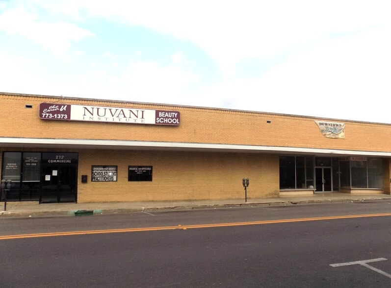 More Photos Of 100 W Main St, Eagle Pass Storefront For Sale