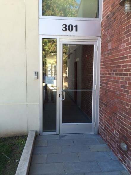 More Photos Of 301 E Main St, Remington Office For Lease