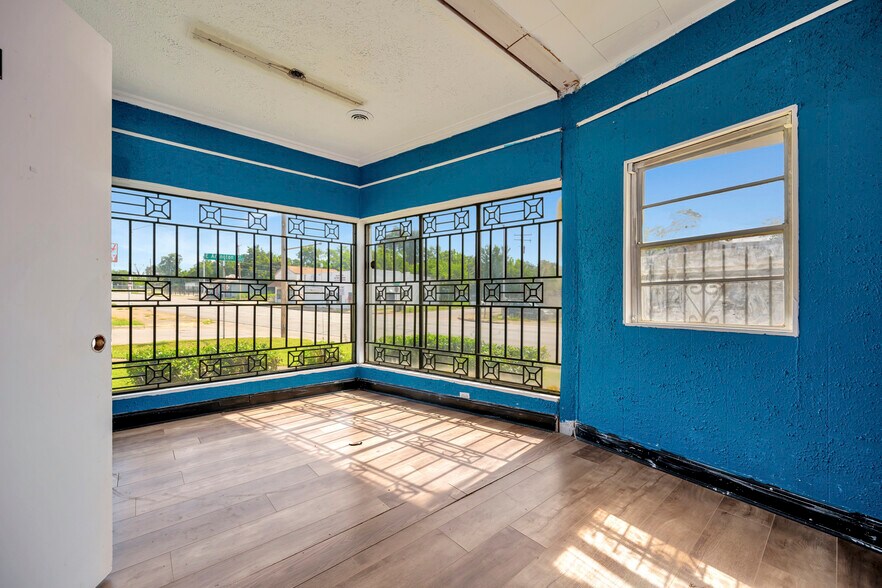 More Photos Of 2200 Evans Ave, Fort Worth Medical For Sale